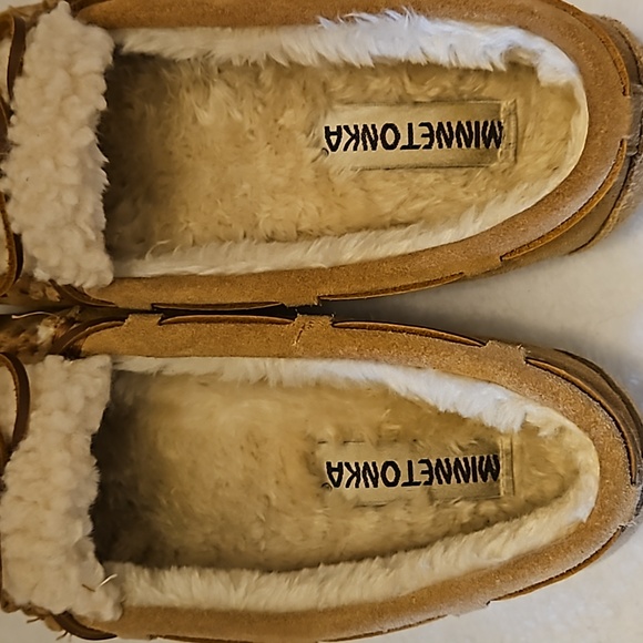 Minnetonka | Women's Tan Leather Slip-On Moccasin Indoor/Outdoor Slippers Sz 7 - Picture 11 of 12